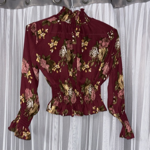 Beautiful floral crop blouse!  Simply elegant! - Picture 5 of 6